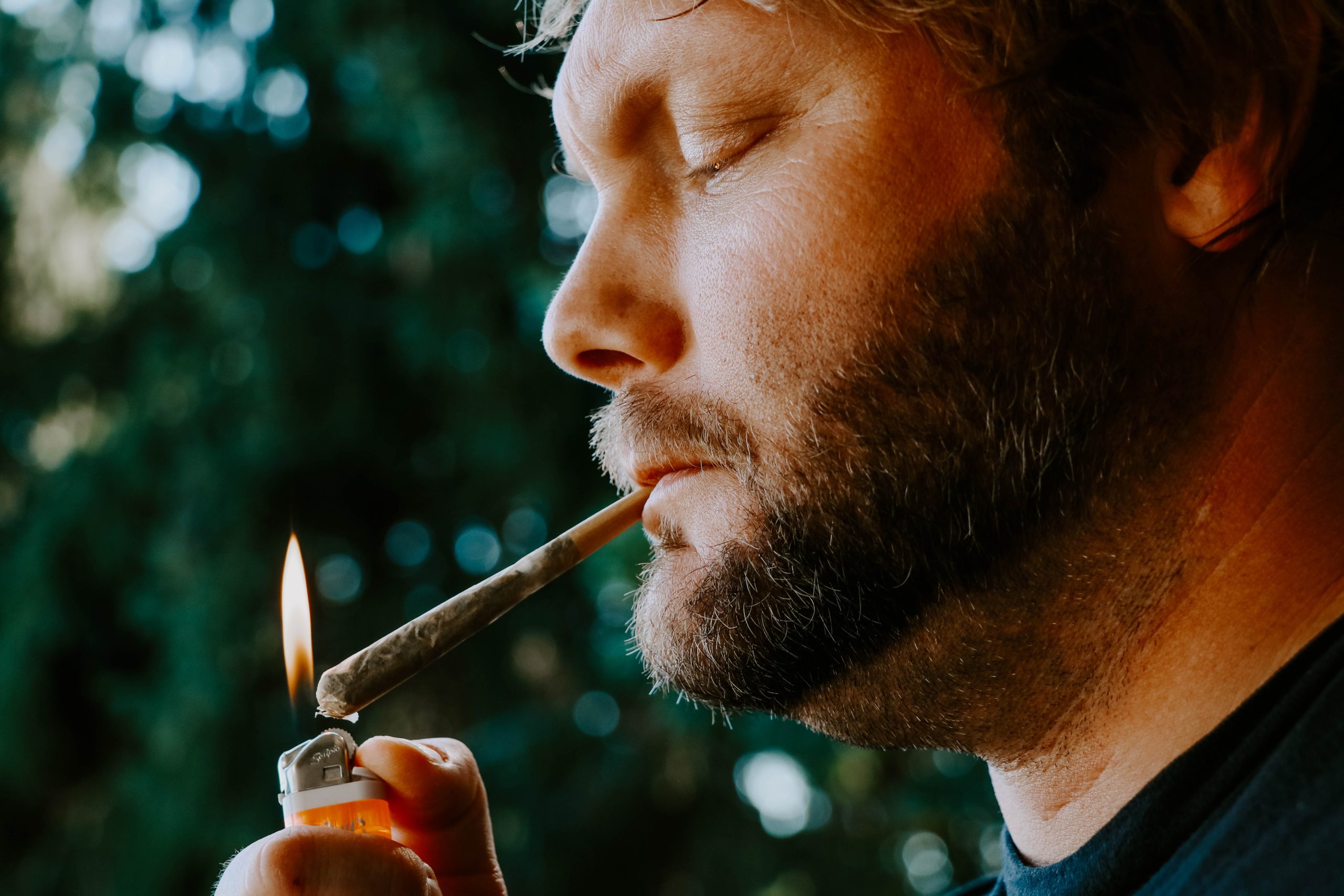 Does Smoking Weed Make You Age Faster, or Does Weed Make You Look Younger?