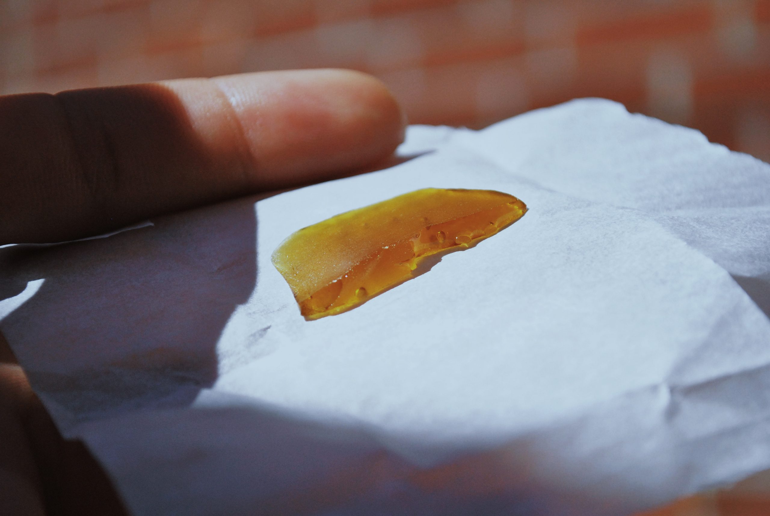 What is Shatter? And What is the Difference Between Shatter vs Wax vs Crumble?